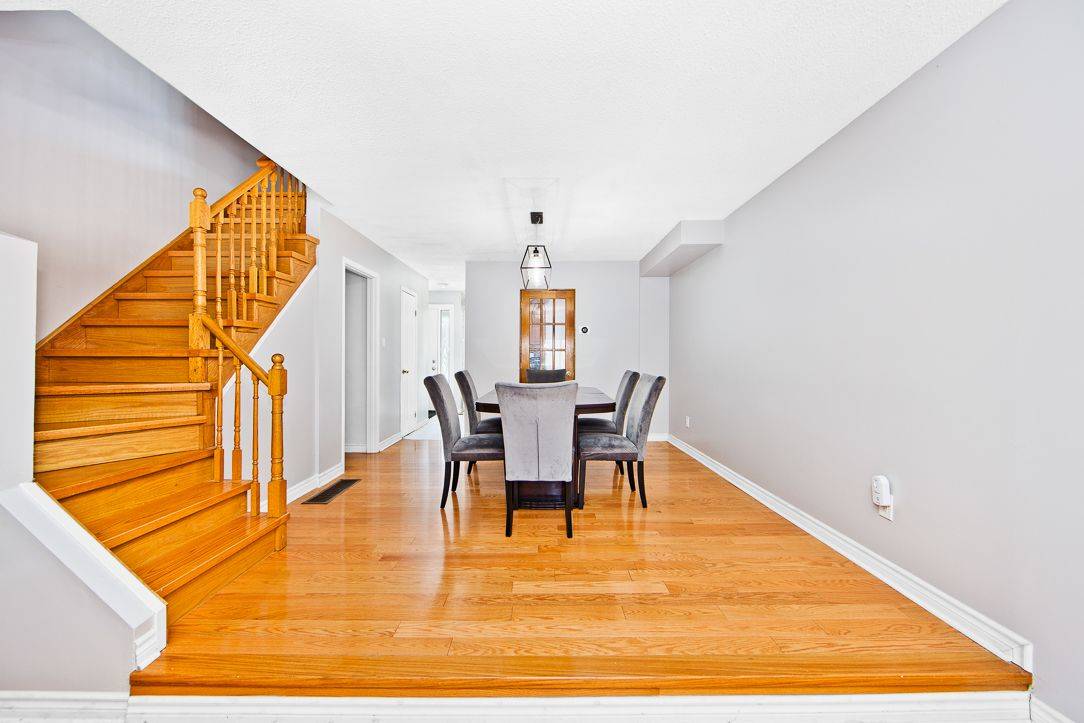 Toronto E11, ON M1B 2Z6,34 Chad CRES