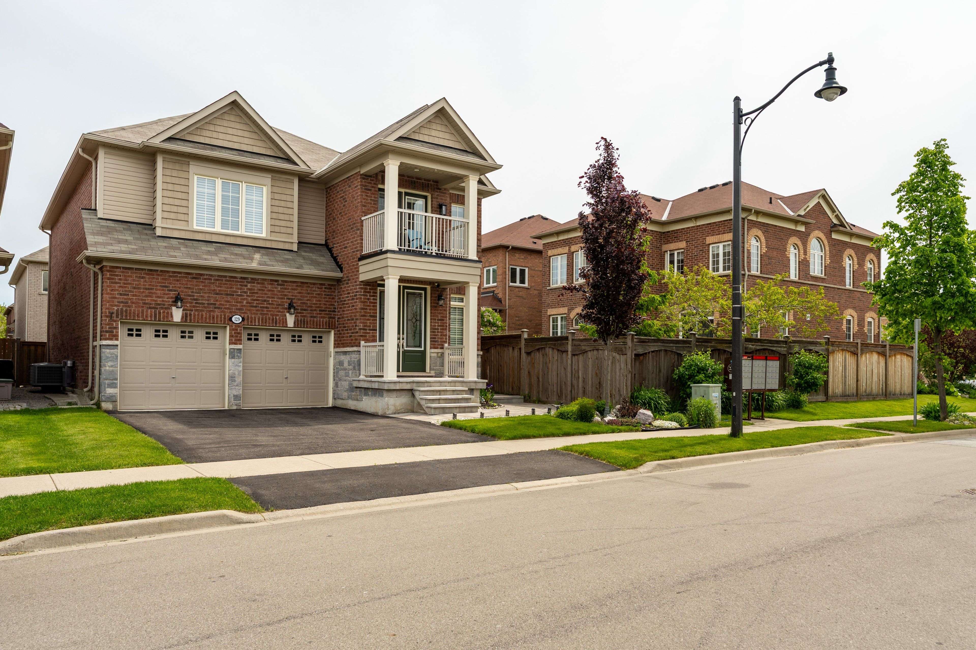 Hamilton, ON L8B 0S7,129 Fingland CRES