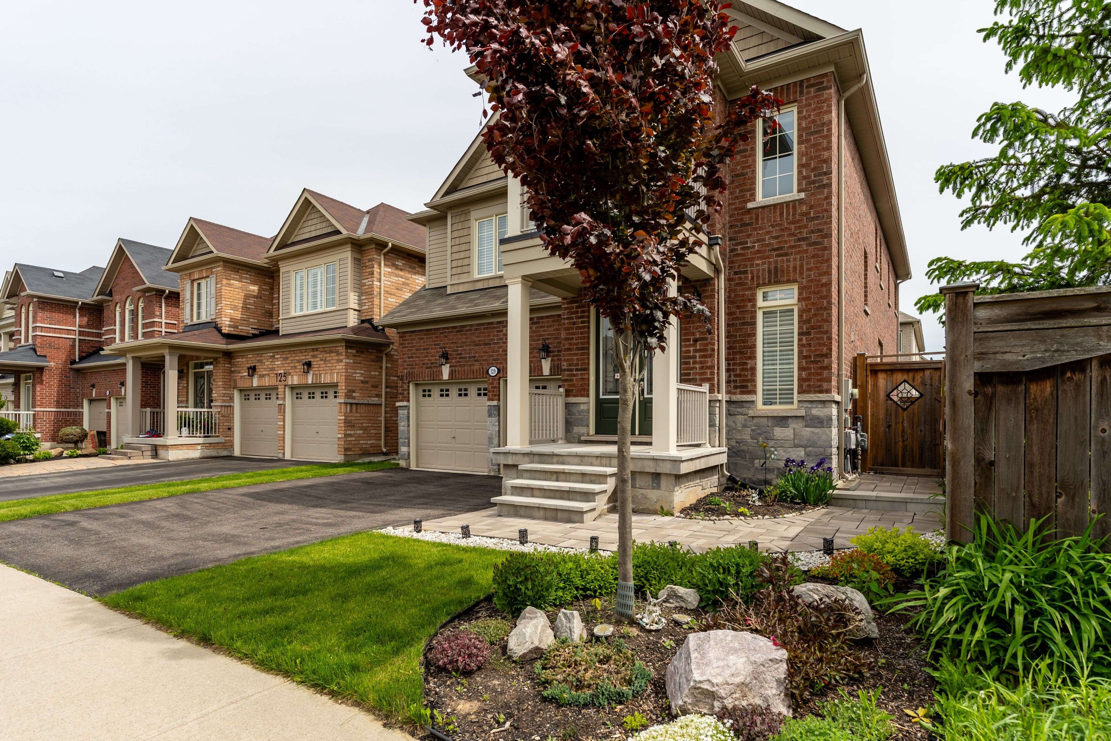 Hamilton, ON L8B 0S7,129 Fingland CRES