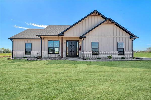 201 Private Road 33083,  Sumner,  TX 75486