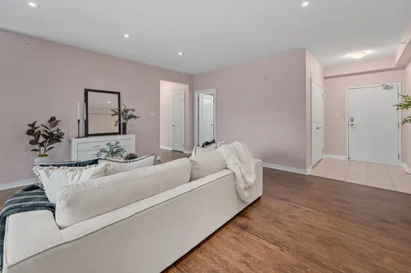 Barrie, ON L4N 9C5,306 Essa RD #201