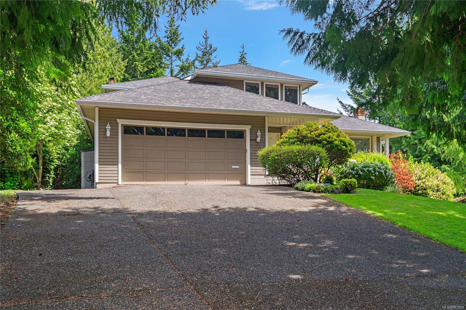 North Saanich, BC V8L 5C7,8612 Echo Pl E