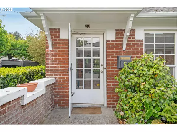 2643 NW RALEIGH ST #30, Portland, OR 97210
