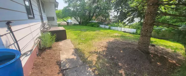 Peace River, AB T8S 1L4,10122 108 AVE