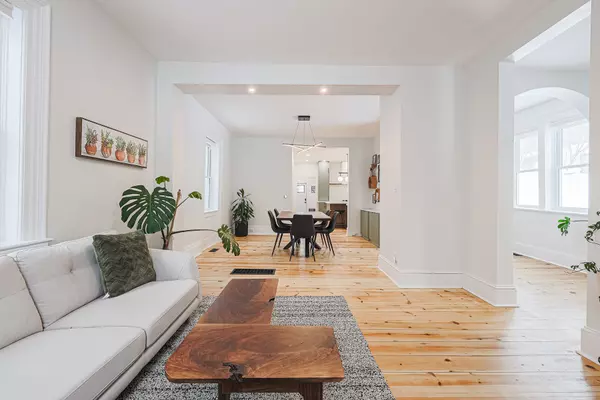 East Gwillimbury, ON L0G 1M0,19051 Centre ST