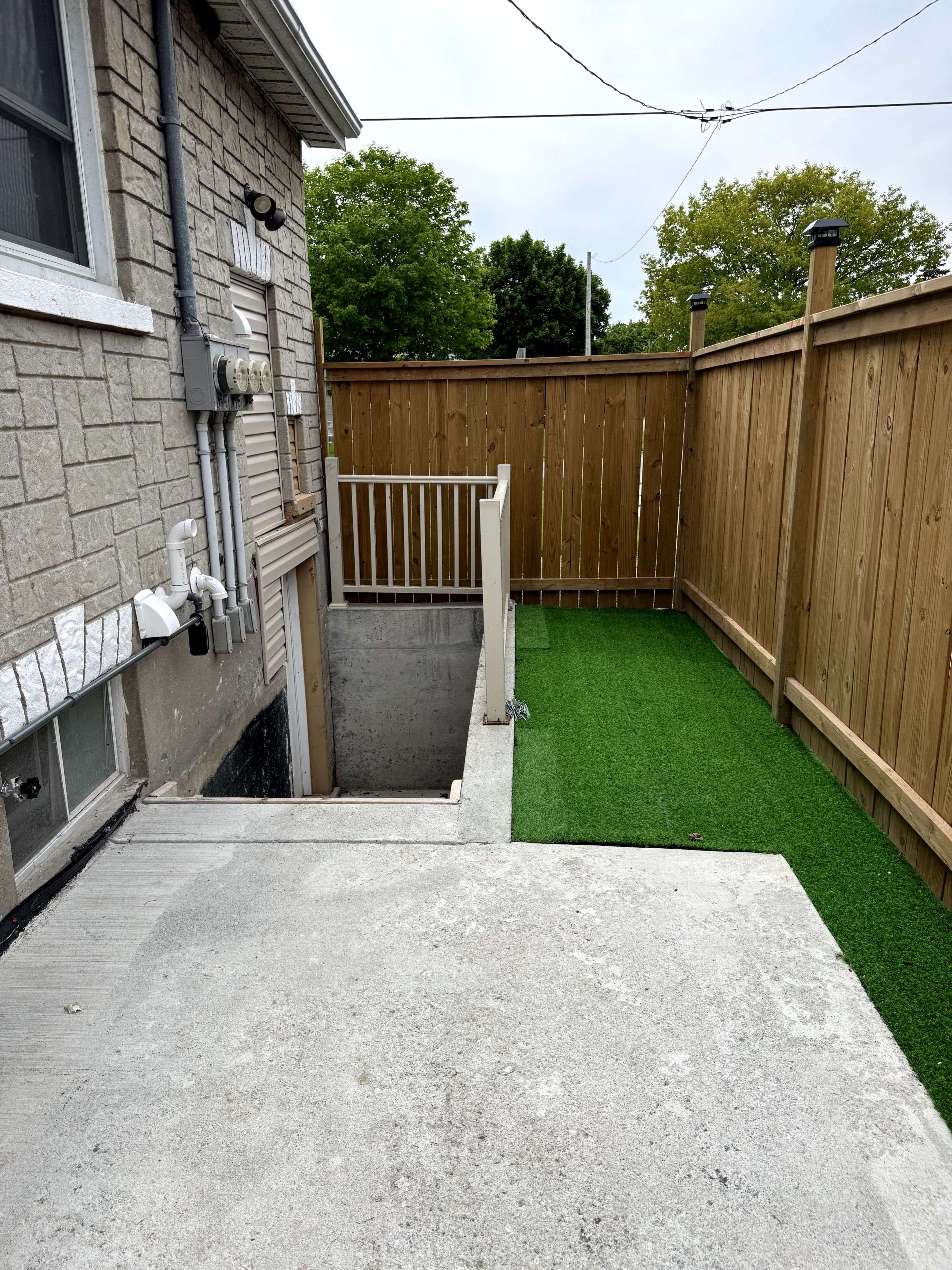 Oshawa, ON L1H 5Z4,119 Cadillac AVE S #Basement
