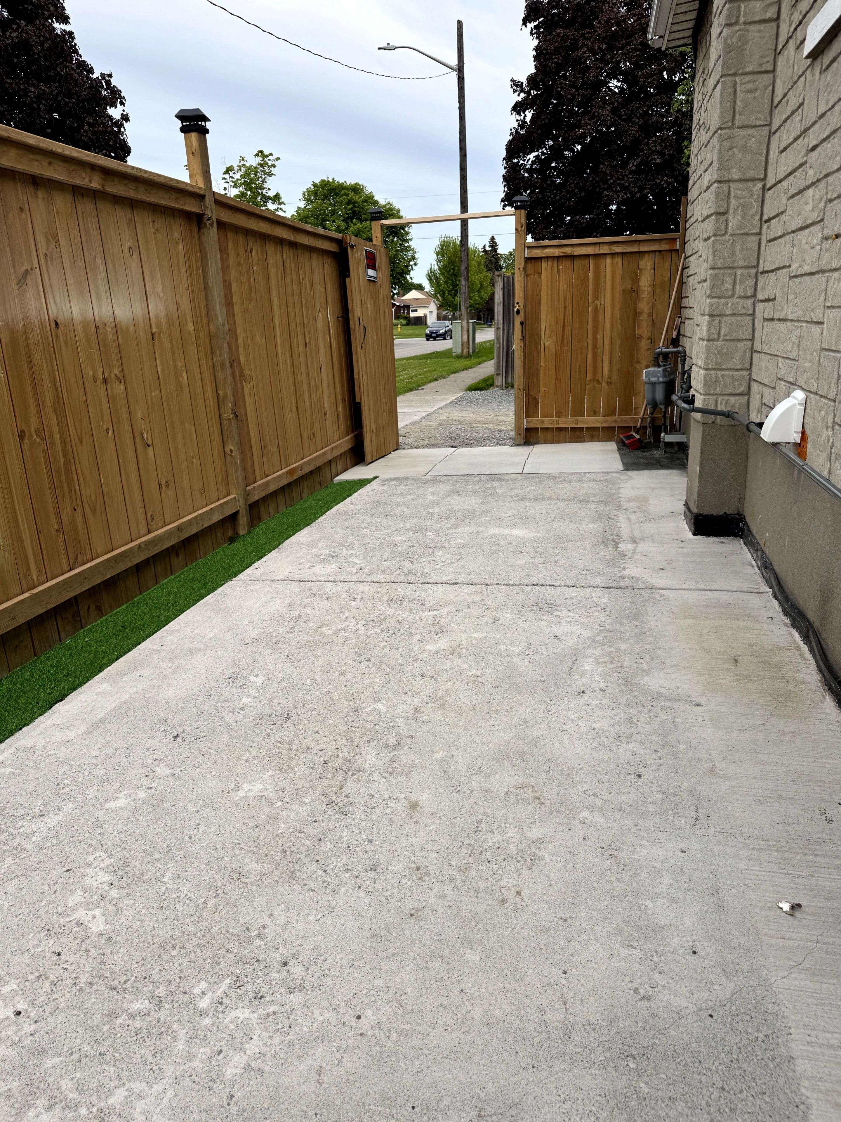 Oshawa, ON L1H 5Z4,119 Cadillac AVE S #Basement