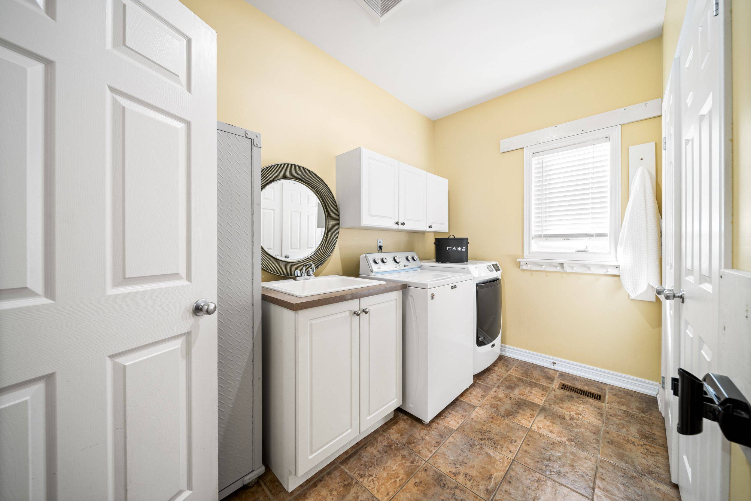 Burlington, ON L7L 6Z6,5449 Valleyhigh DR