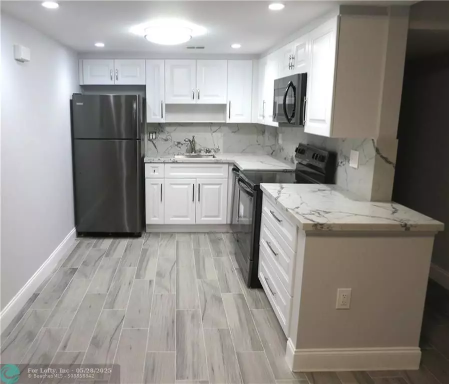 Wilton Manors, FL 33305,12 NE 19th Ct #A105