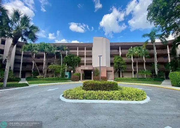 4702 Fountains Dr #305, Lake Worth, FL 33467