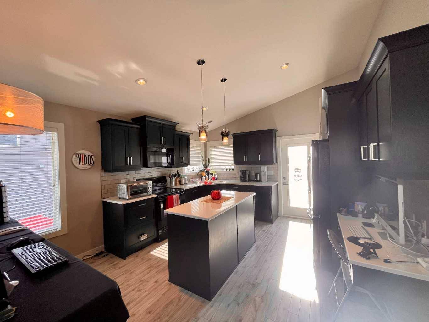 Lethbridge, AB T1J 5G5,604 Aquitania BLVD W