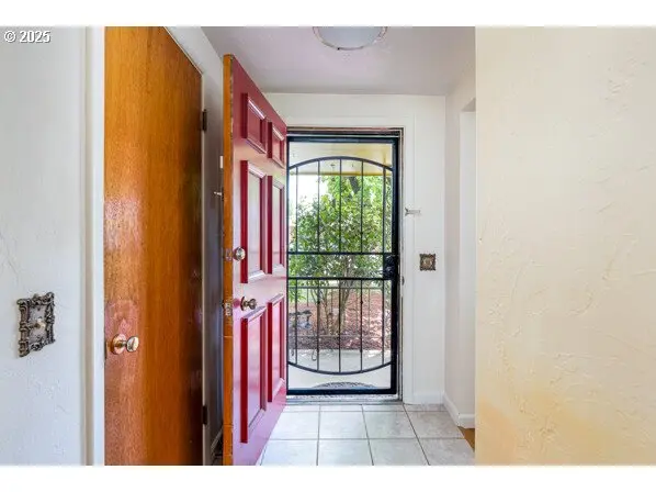 855 E 39TH AVE, Eugene, OR 97405