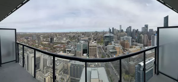488 University AVE #3301, Toronto C01, ON M5G 0C1