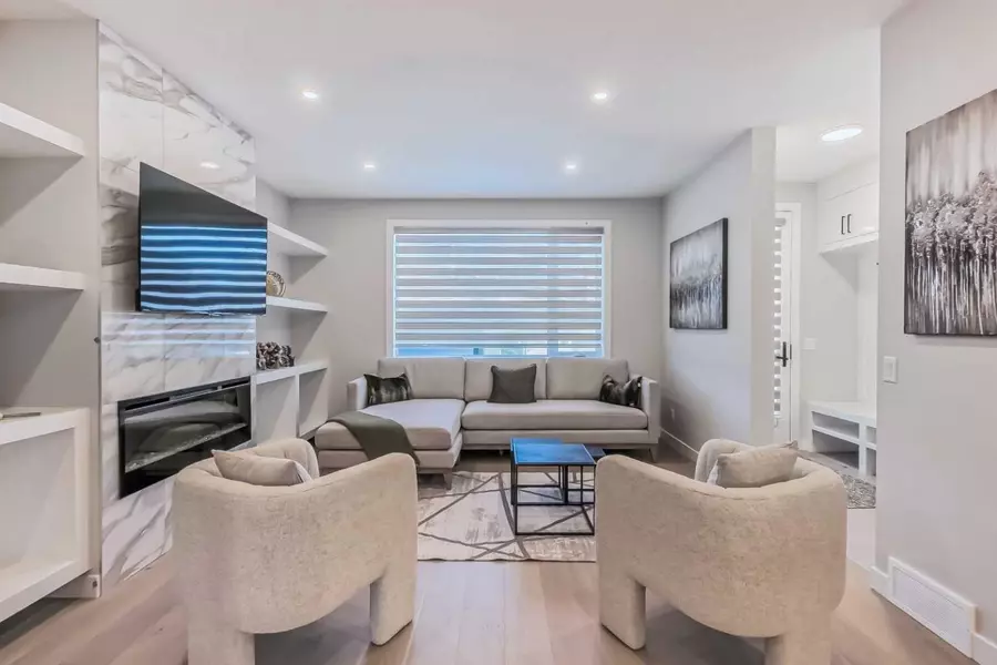 112 24 AVE NW, Calgary, AB T2M 1W9