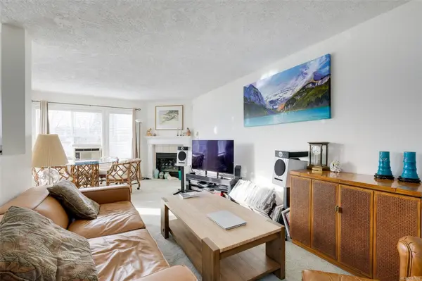 Sidney, BC V8L 2Z4,9880 Fourth St #303