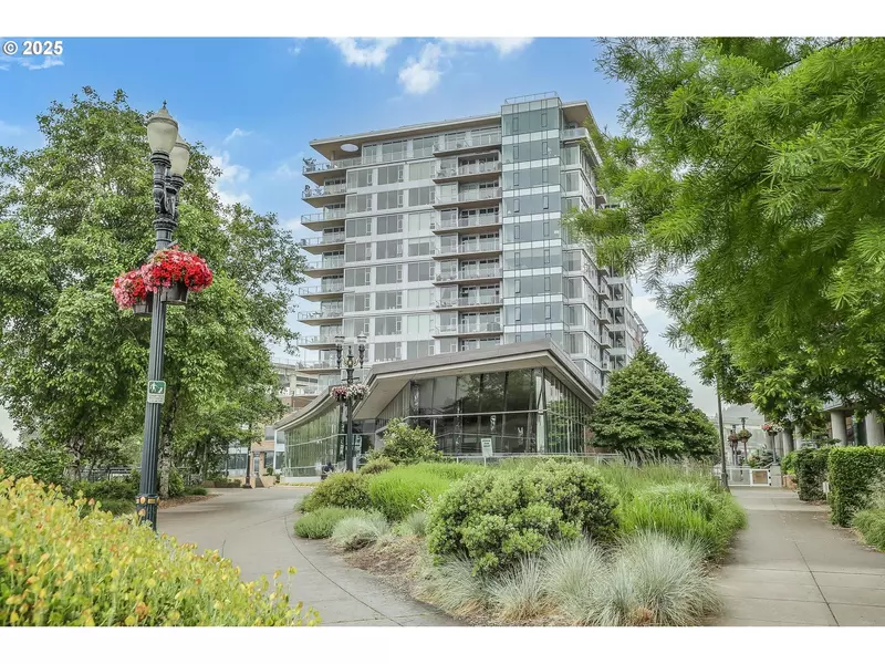 1920 S RIVER DR #E804, Portland, OR 97201