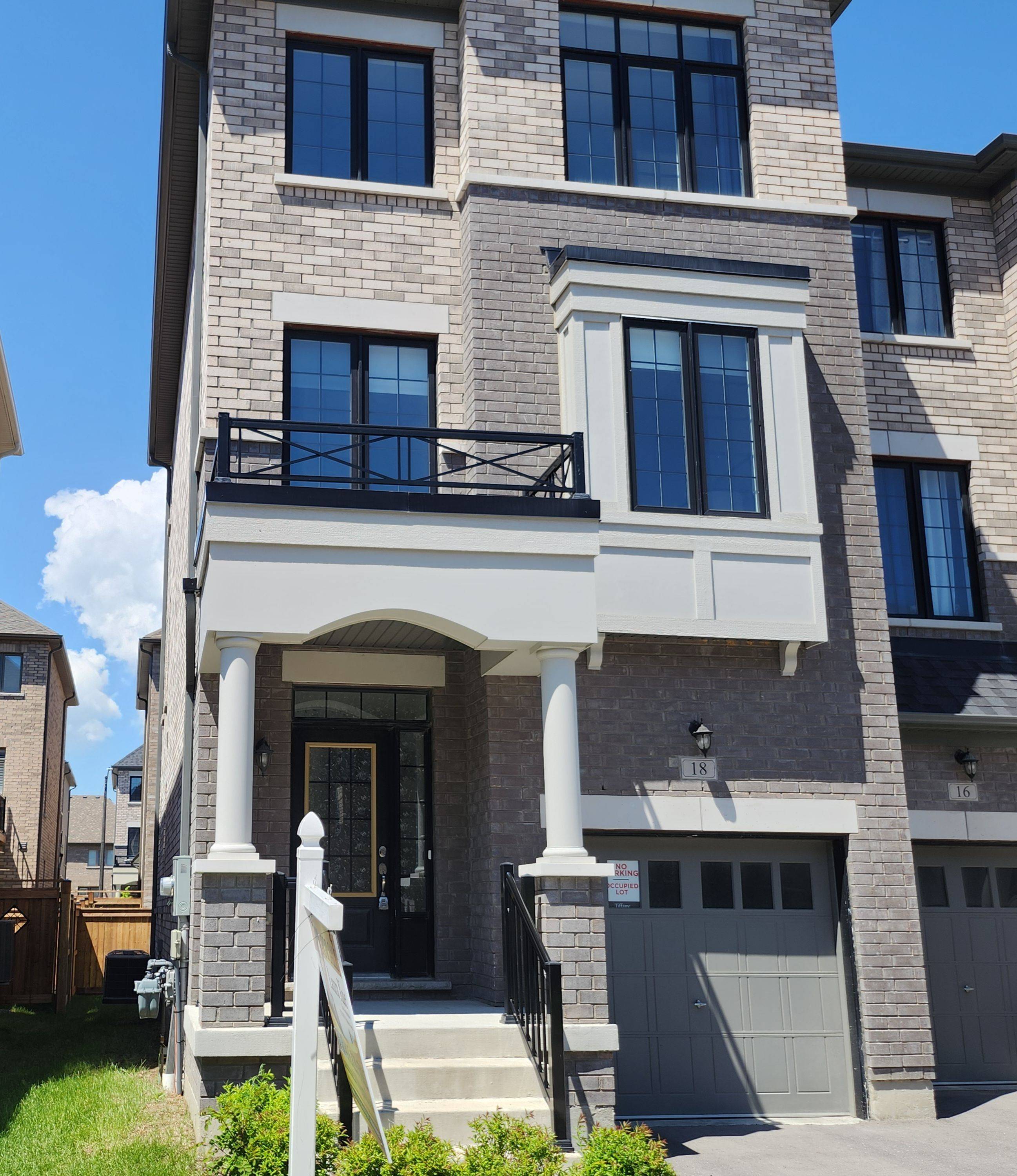 Whitby, ON L1P 0K3,18 Kingfisher WAY