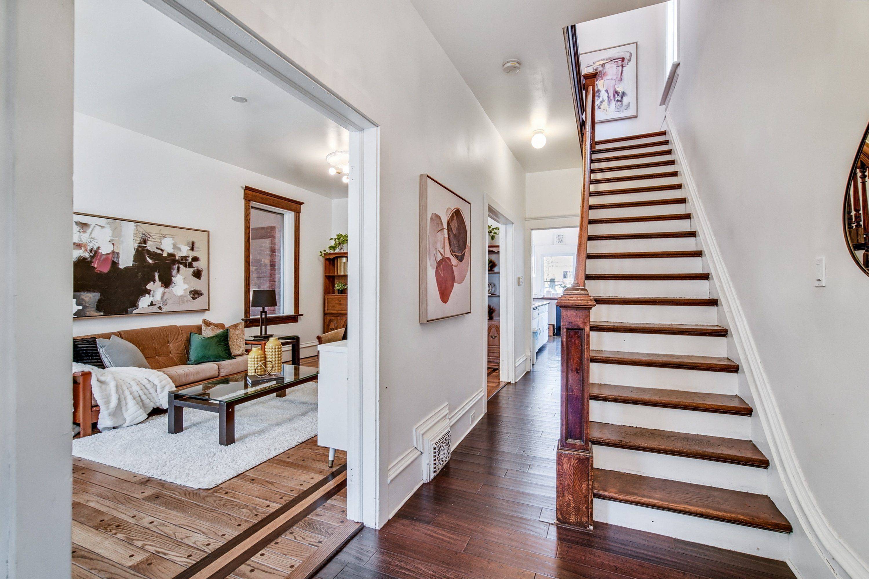 Hamilton, ON L8P 3Z8,20 Locke ST S