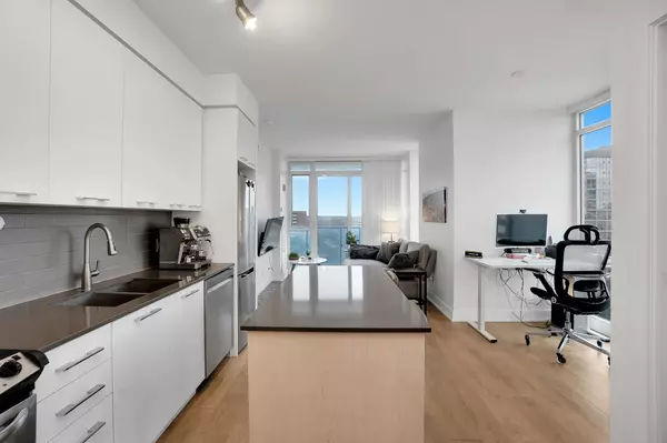 9471 Yonge ST #907, Richmond Hill, ON L4C 1V1