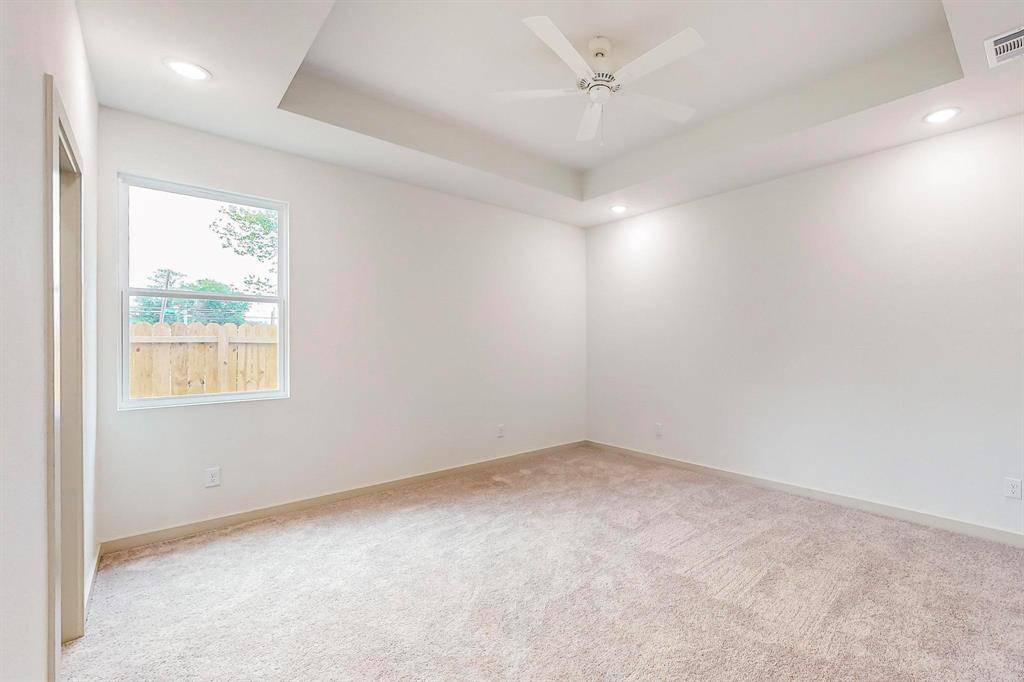 Dallas, TX 75223,1423 Rowan Avenue