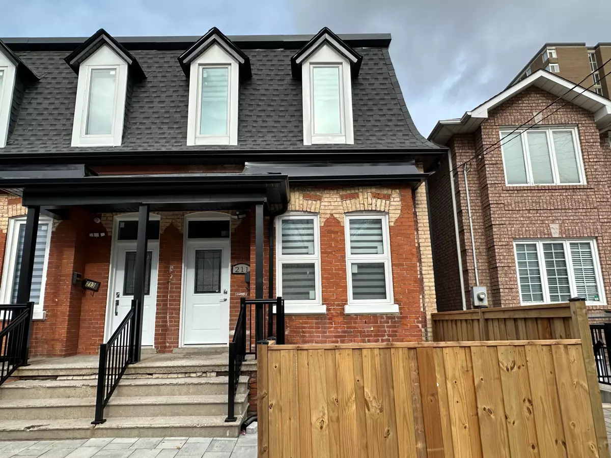 Toronto W03, ON M6N 2Z2,211 Osler ST #Upper