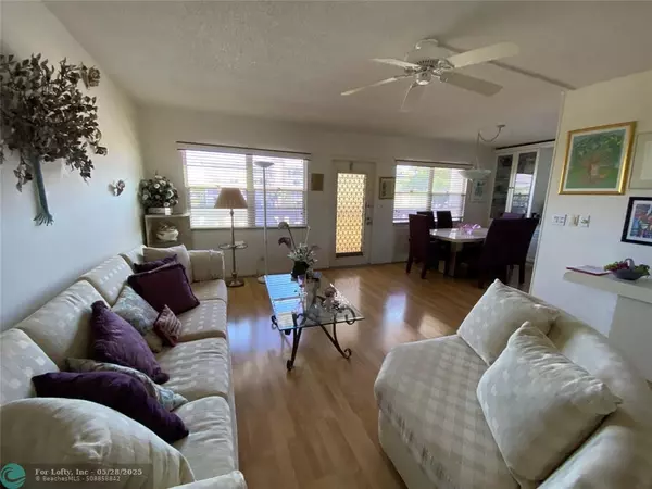 Deerfield Beach, FL 33442,211 Richmond A #211