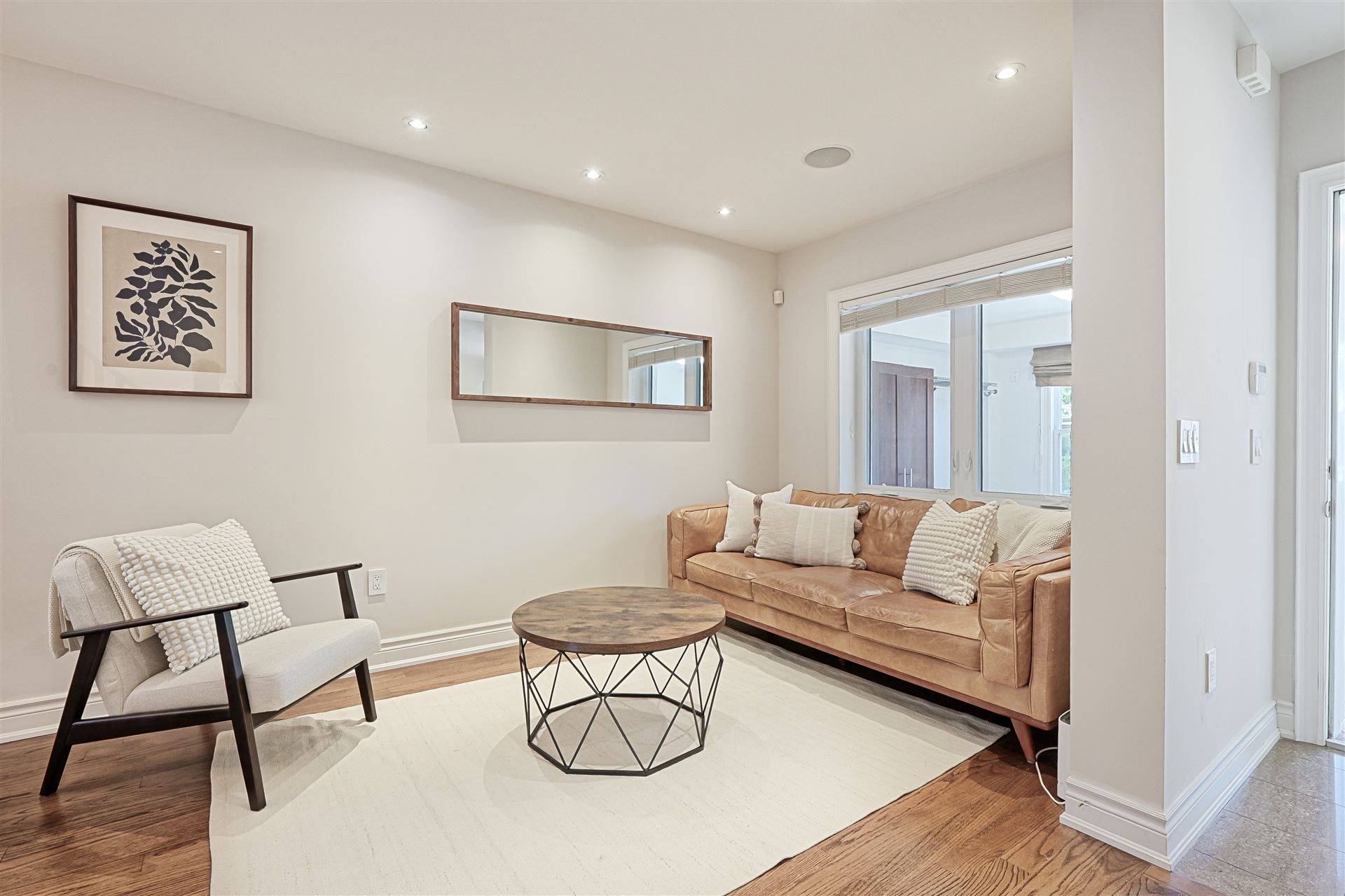 Toronto W03, ON M6N 3L9,16 Chambers AVE