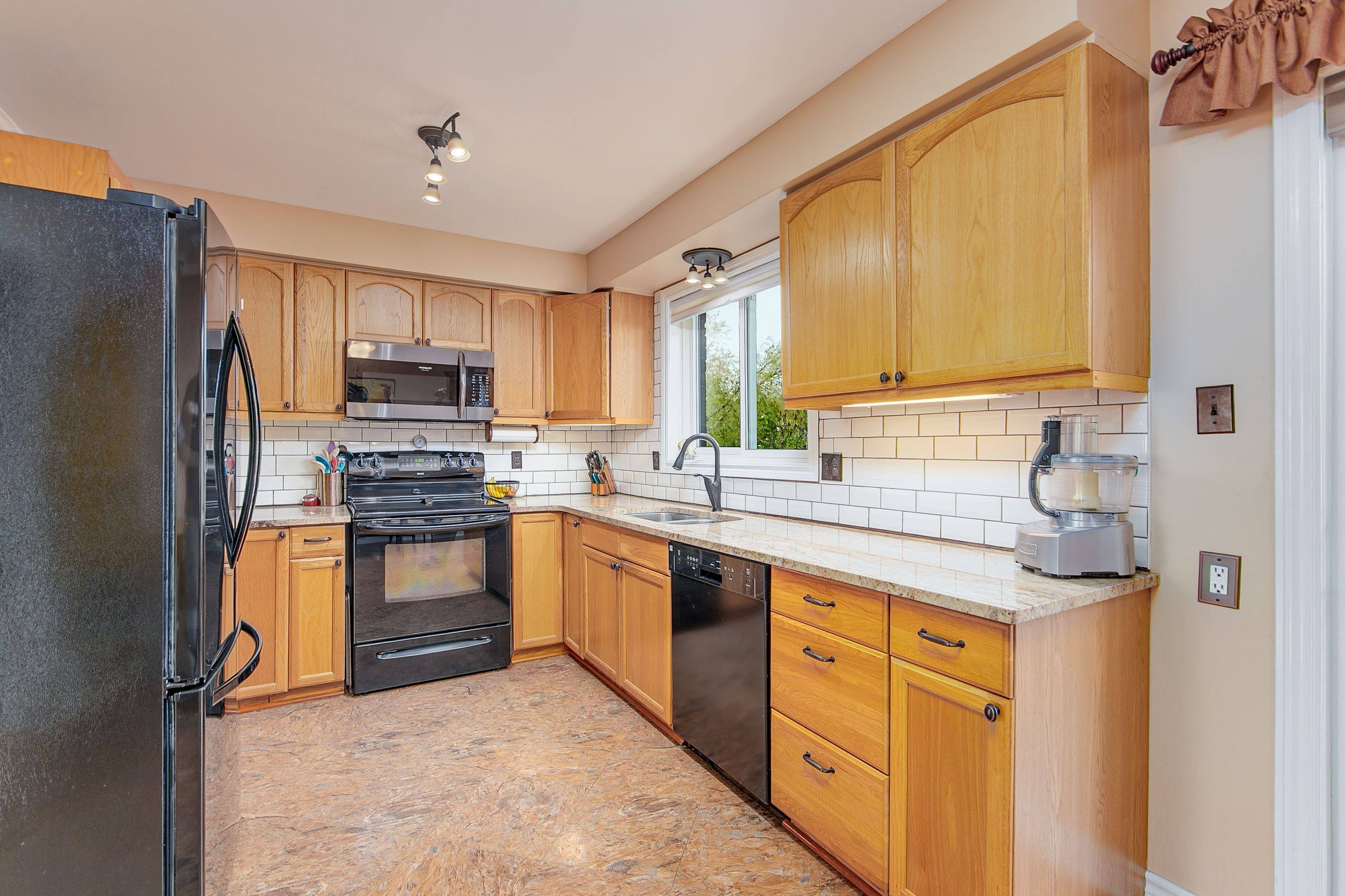 Barrie, ON L4N 7E4,66 McVeigh DR