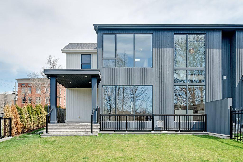 Oakville, ON L6J 2Y9,70 Navy ST