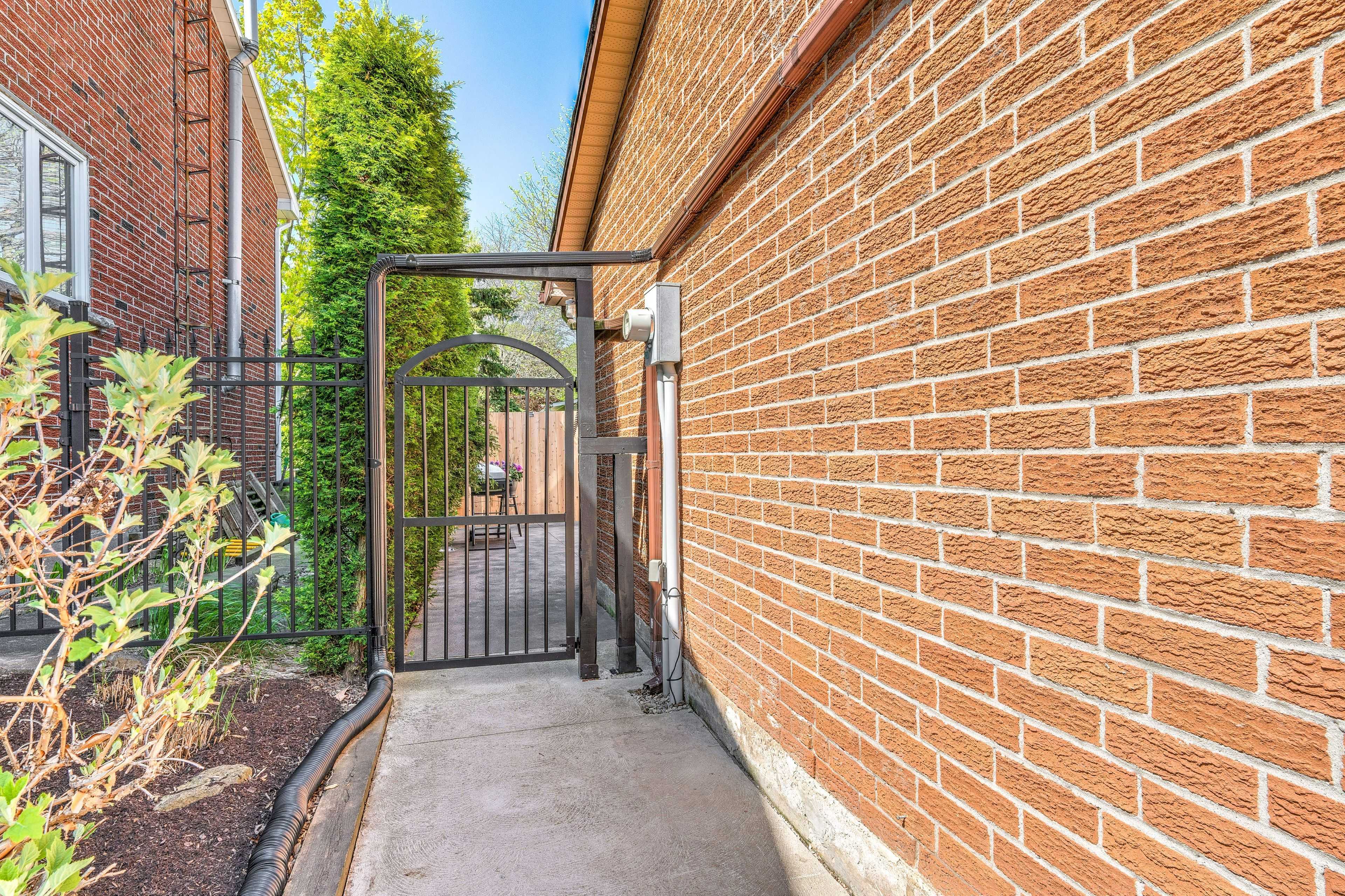 Hamilton, ON L9H 7C5,11 Melissa CRES #Lower