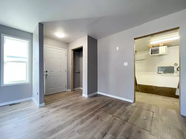 Wainwright, AB T9W 1H7,733 9 AVE