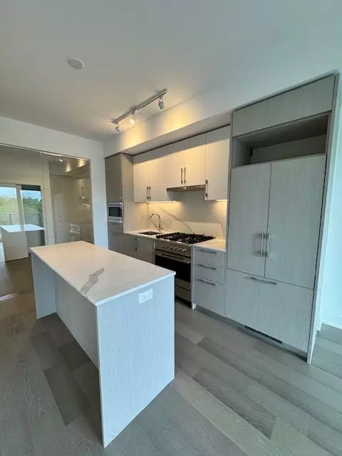 8 Manor RD W #504, Toronto C03, ON M4S 0E6