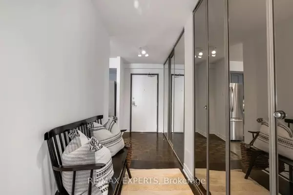 Toronto C03, ON M5P 2L7,70 Elmsthorpe AVE #202