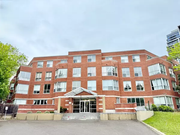 9 Chalmers RD #209, Richmond Hill, ON L4B 3N3