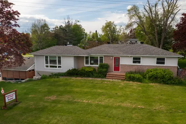 Oro-medonte, ON L3V 0R3,3 Edith DR