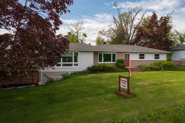 Oro-medonte, ON L3V 0R3,3 Edith DR