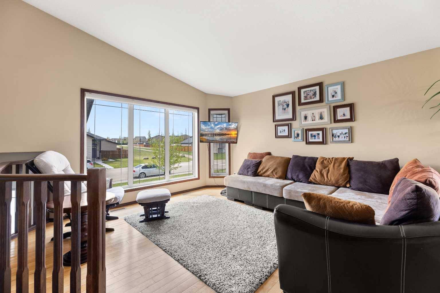 Olds, AB T4H 1Y8,15 Willow LN