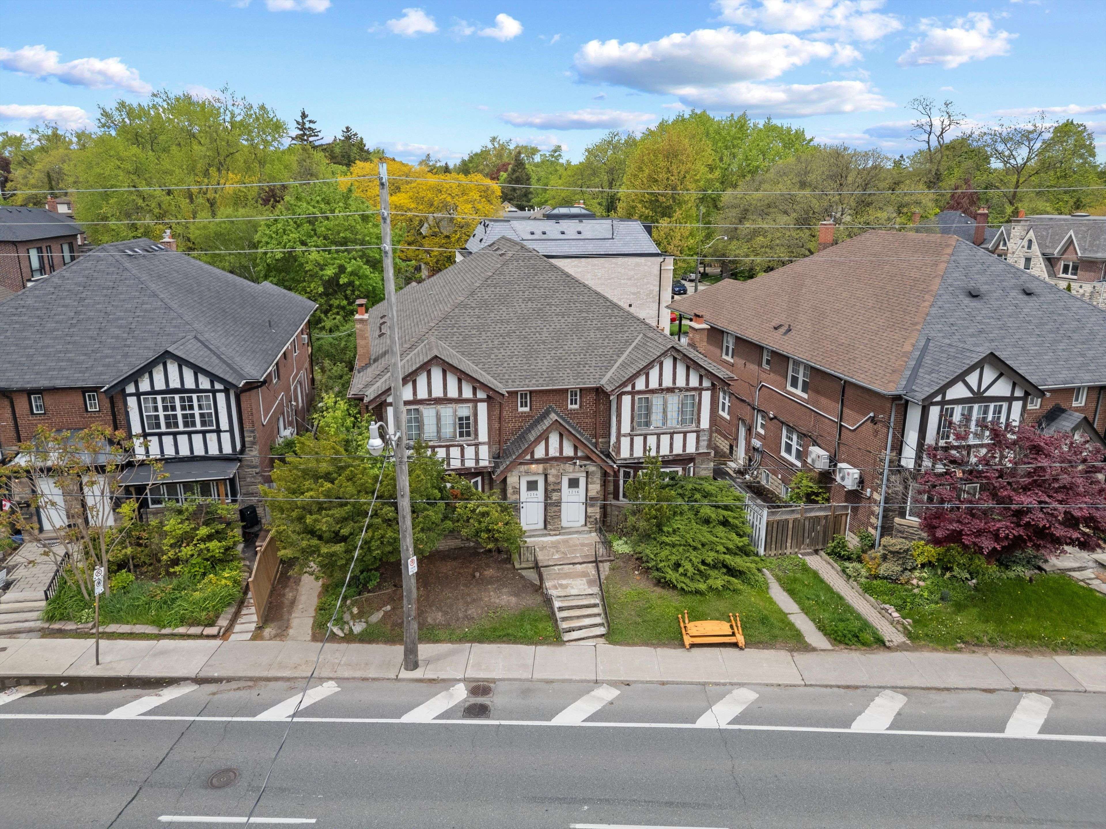 Toronto C04, ON M5N 2G4,1214 & 1216 Avenue RD