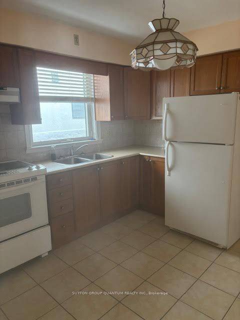 Mississauga, ON L5G 1L3,61 Forest AVE