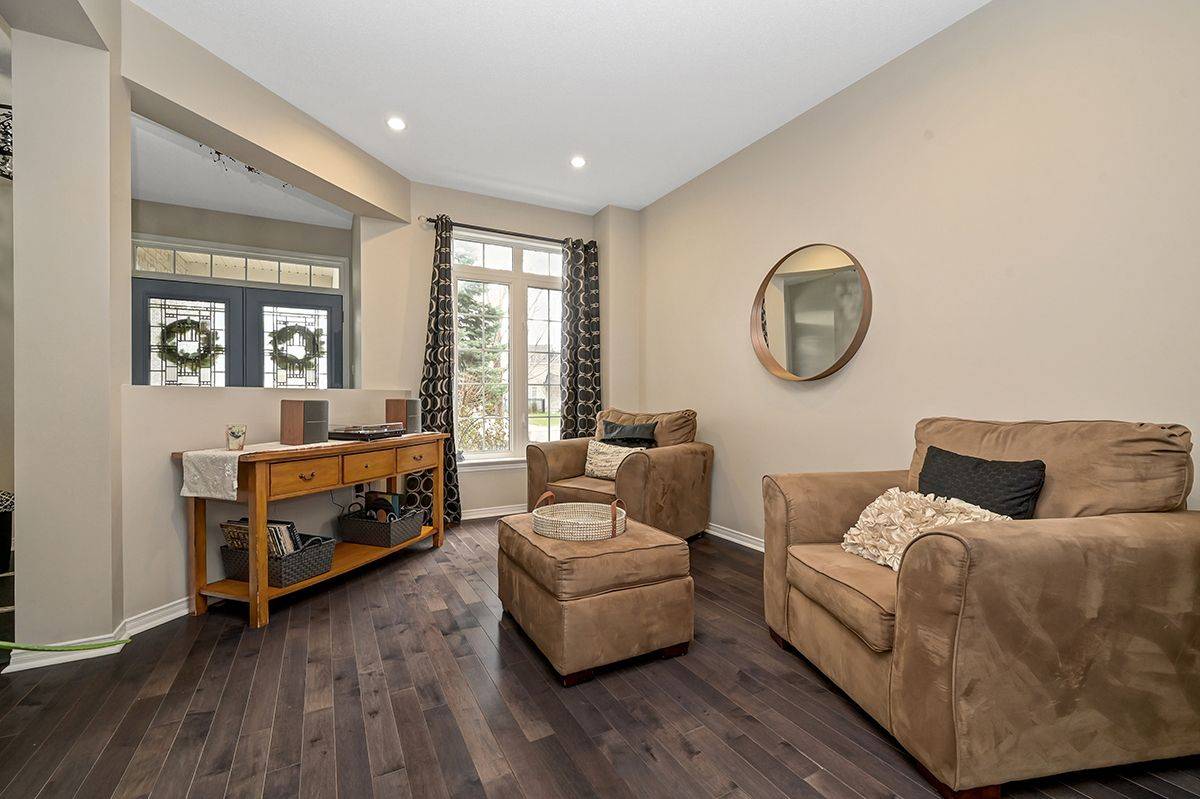 Barrhaven, ON K2J 0Y5,937 Rossburn CRES