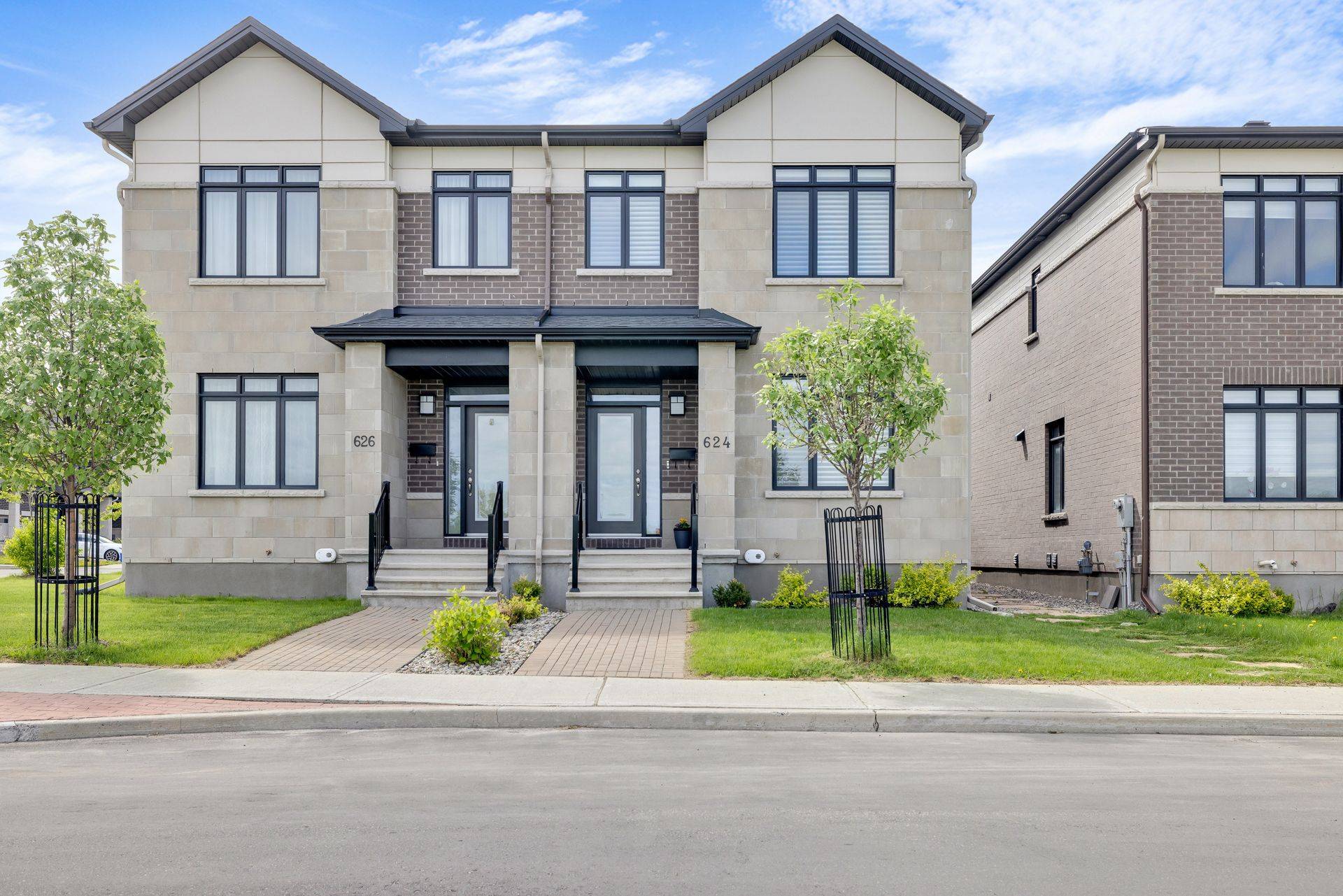 Manor Park - Cardinal Glen And Area, ON K1K 3X7,624 Mikinak RD