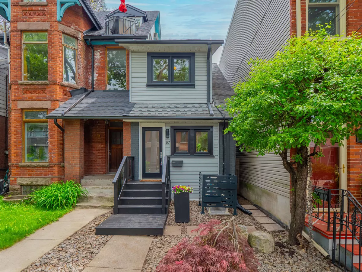 Toronto E01, ON M4M 1M8,87 De Grassi ST