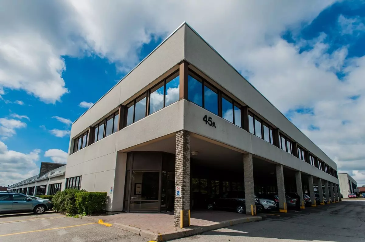 Richmond Hill, ON L4B 2P3,45 West Wilmot ST #A215