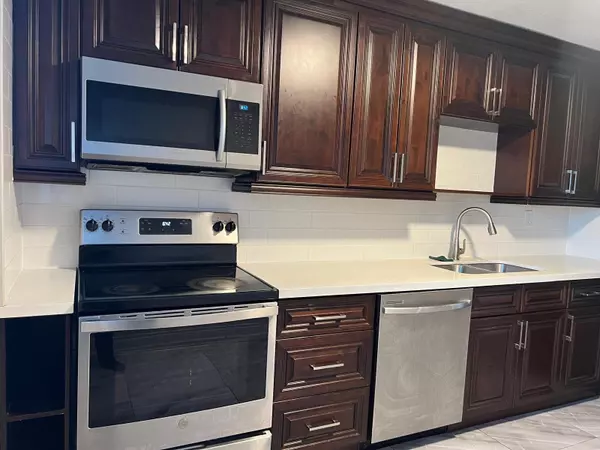 Toronto E11, ON M1B 2P4,100 Wingarden CT #1510
