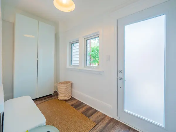 Toronto E01, ON M4M 1M8,87 De Grassi ST