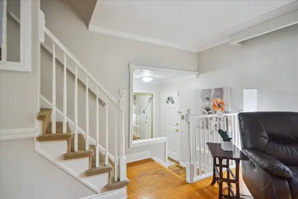 Oakville, ON L6H 1K1,53 Nadia PL