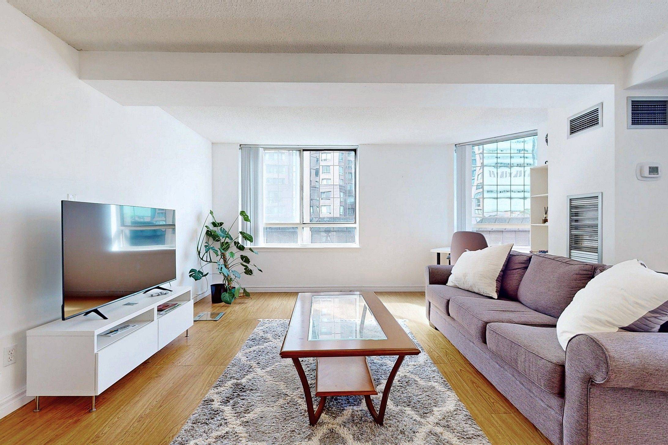 Toronto C01, ON M5G 2G4,633 Bay ST #411