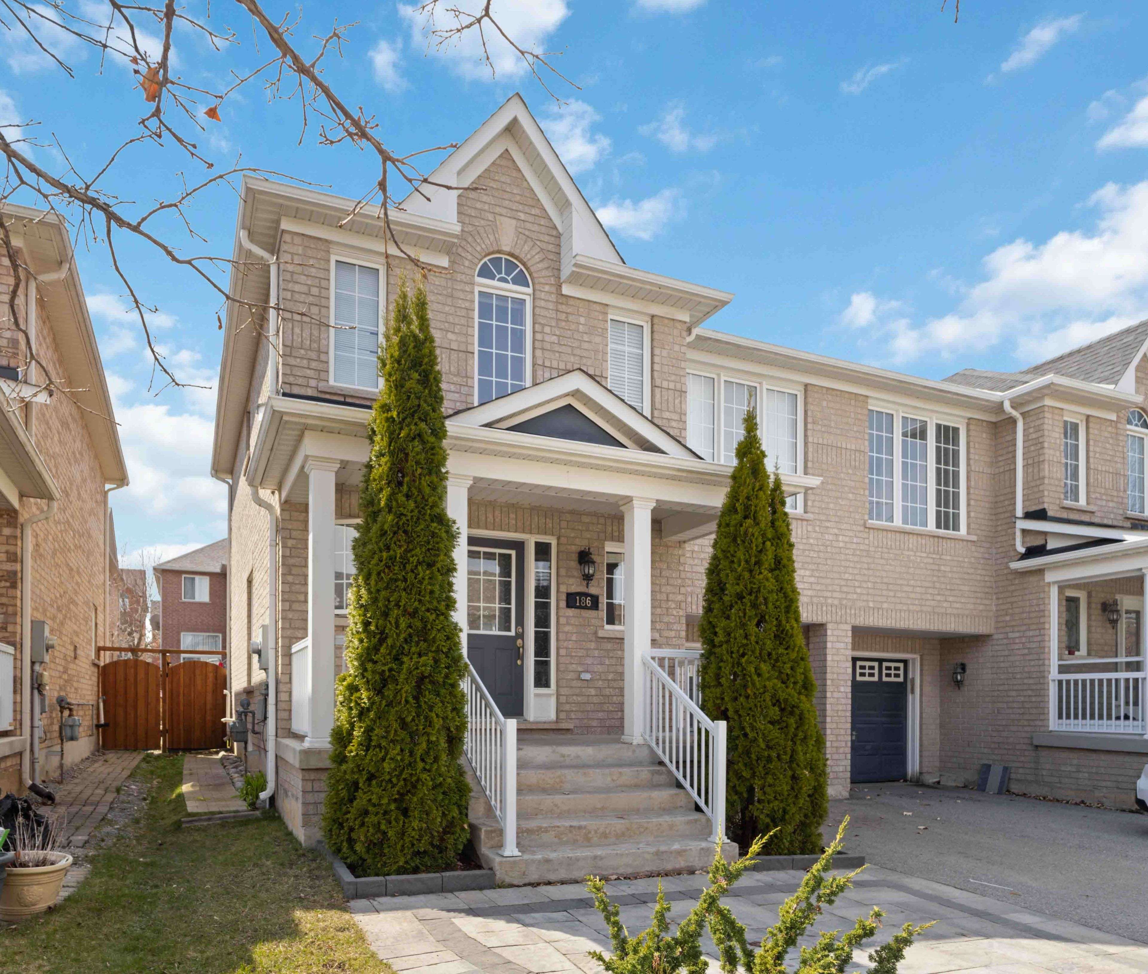 Newmarket, ON L3X 3C2,186 Gail Parks CRES