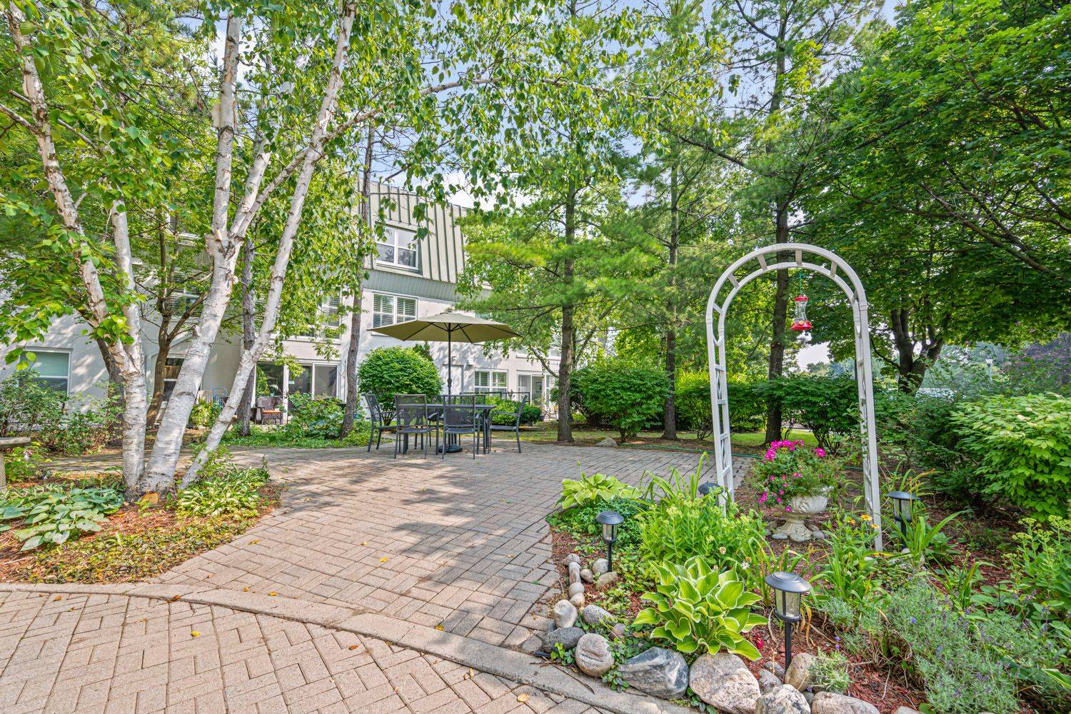 Markham, ON L3R 6C7,100 Anna Russell WAY #118