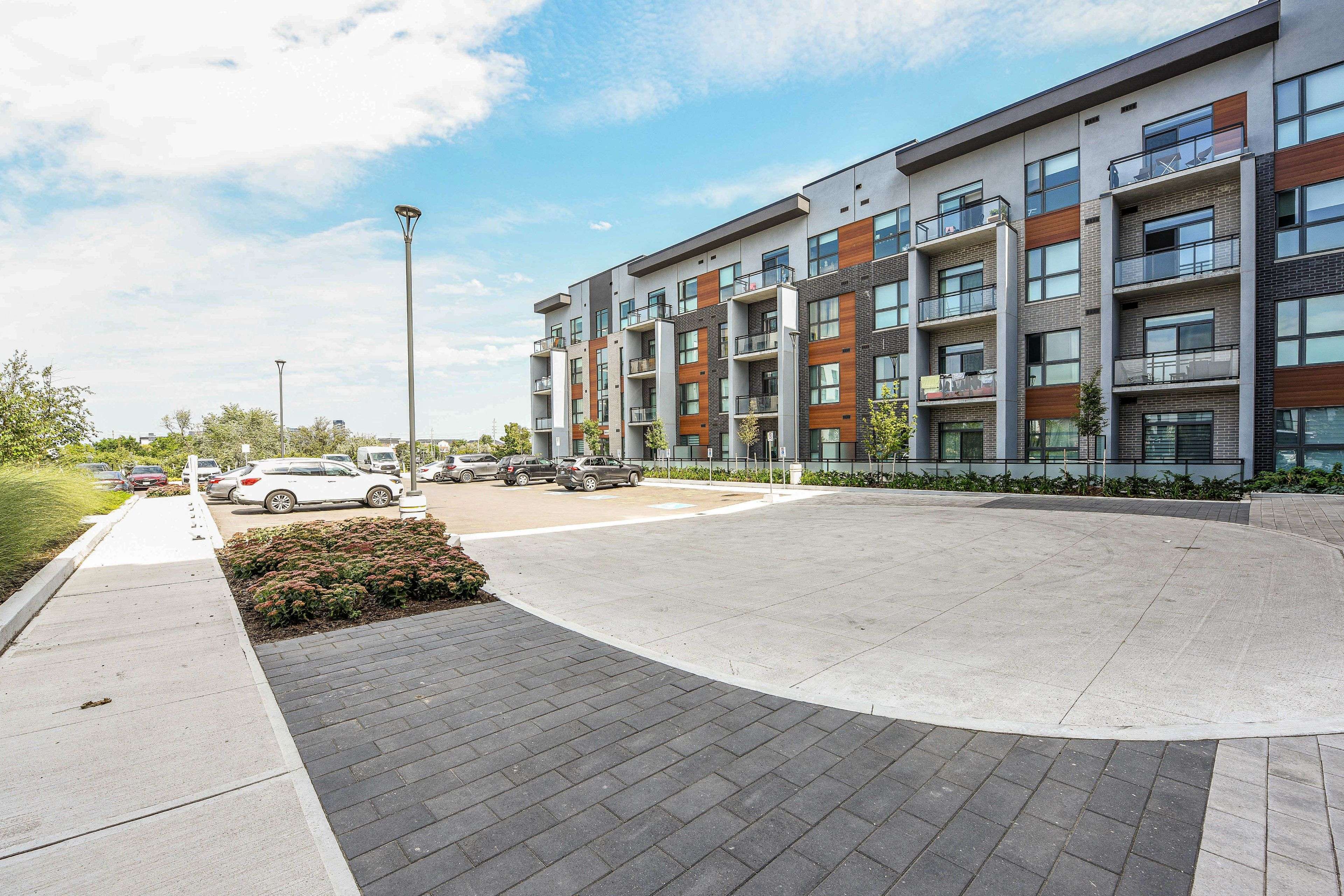 Oakville, ON L6M 5N4,95 Dundas ST W #111